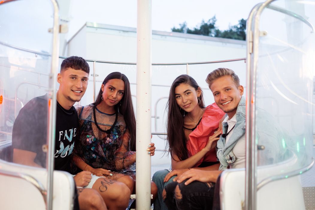 Filip a Mirka, Naomi a Sam
