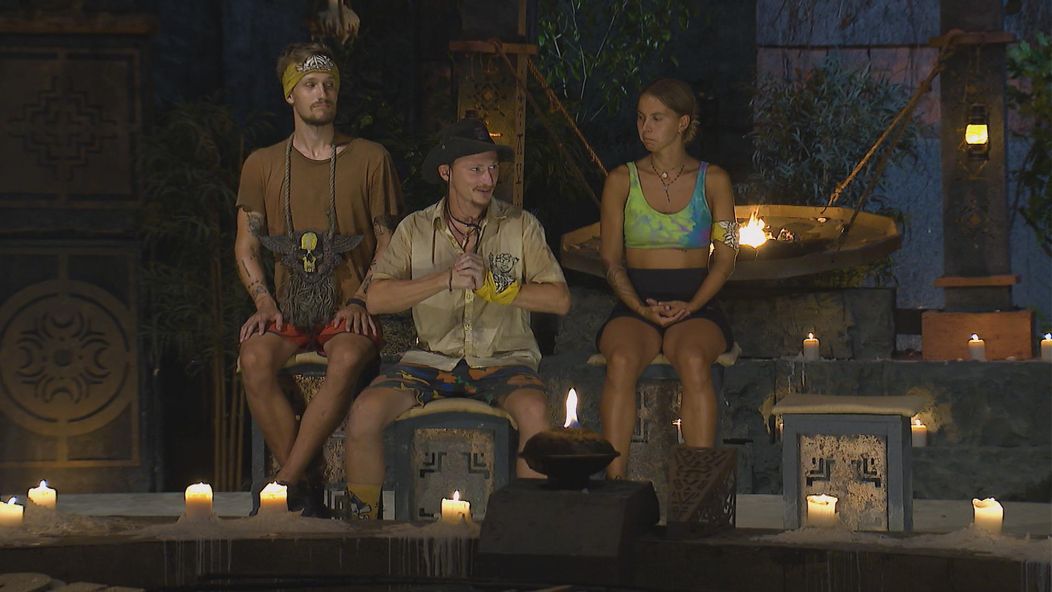 Na poslednej kmeňovej rade dostal najviac hlasov Tomáš a v dueli mu na Mikýřa nestačili sily.