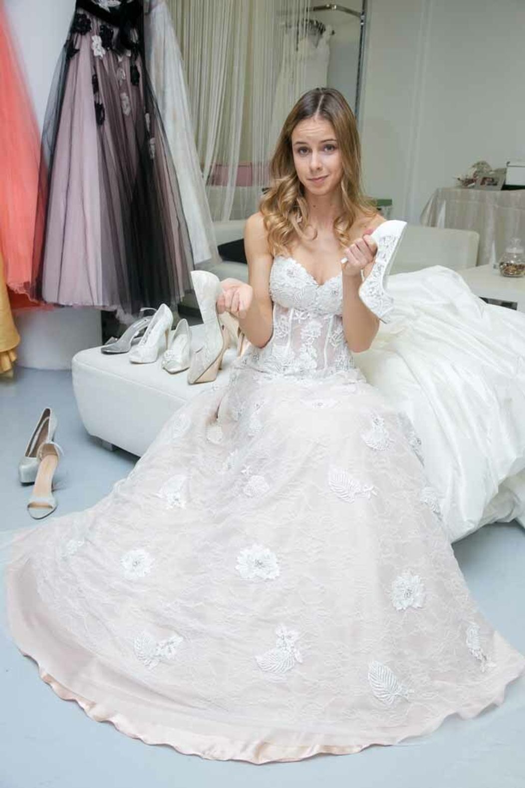 Búrlivé víno, svadba, Nela Pocisková