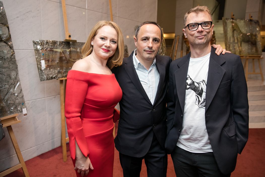 Zľava: Kreatívna producentka Extrémnych premien Lucia Perojuc, Gabriel Popescu a Stano Dančiak ml.