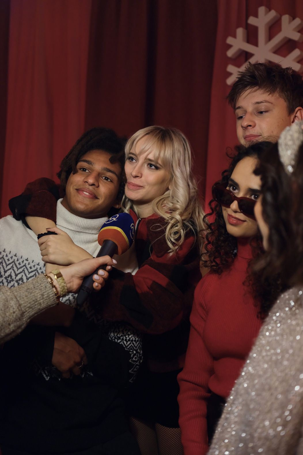 Diana, Roman a Izabelka počas nakrúcania. 