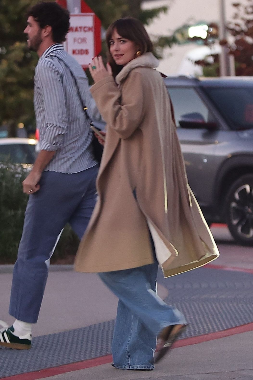 Dakota Johnson po údajnom rozchode s prsteňom na ruke