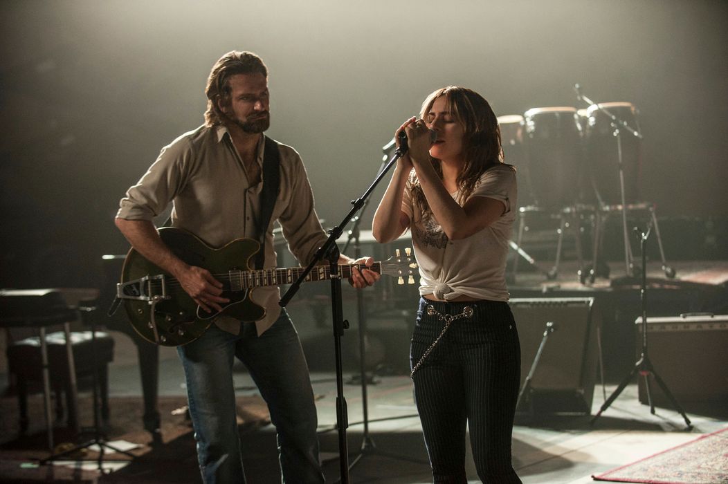 Bradley Cooper a Lady Gaga vo filme A Star Is Born