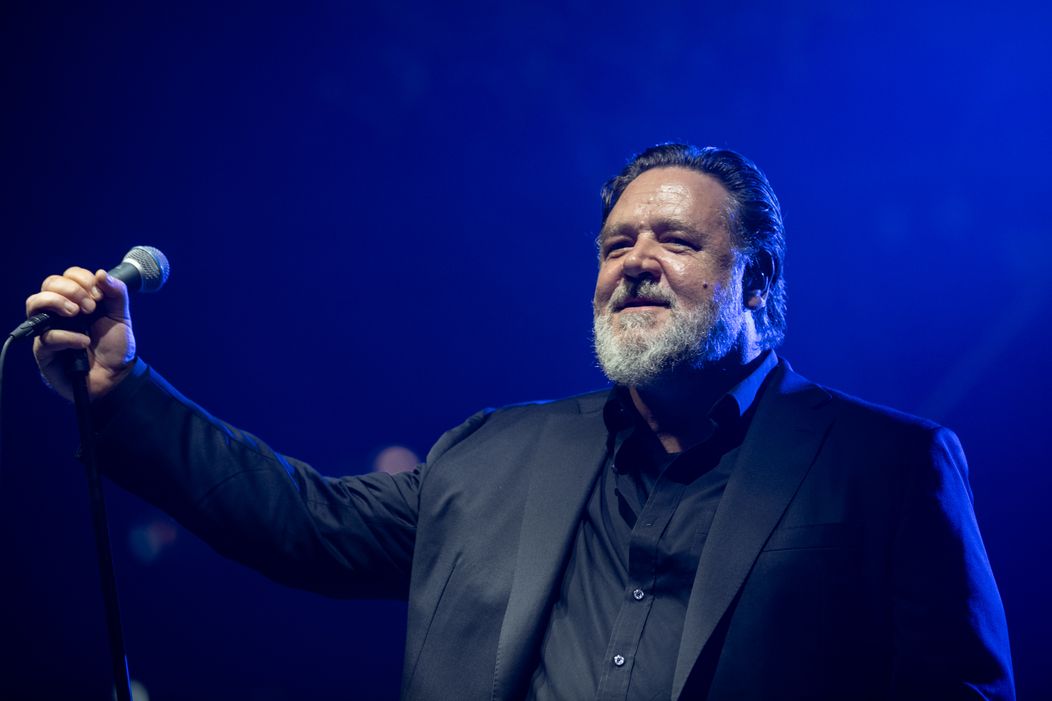 Koncert Russella Croewa s jeho kapelou Indoor Garden Party