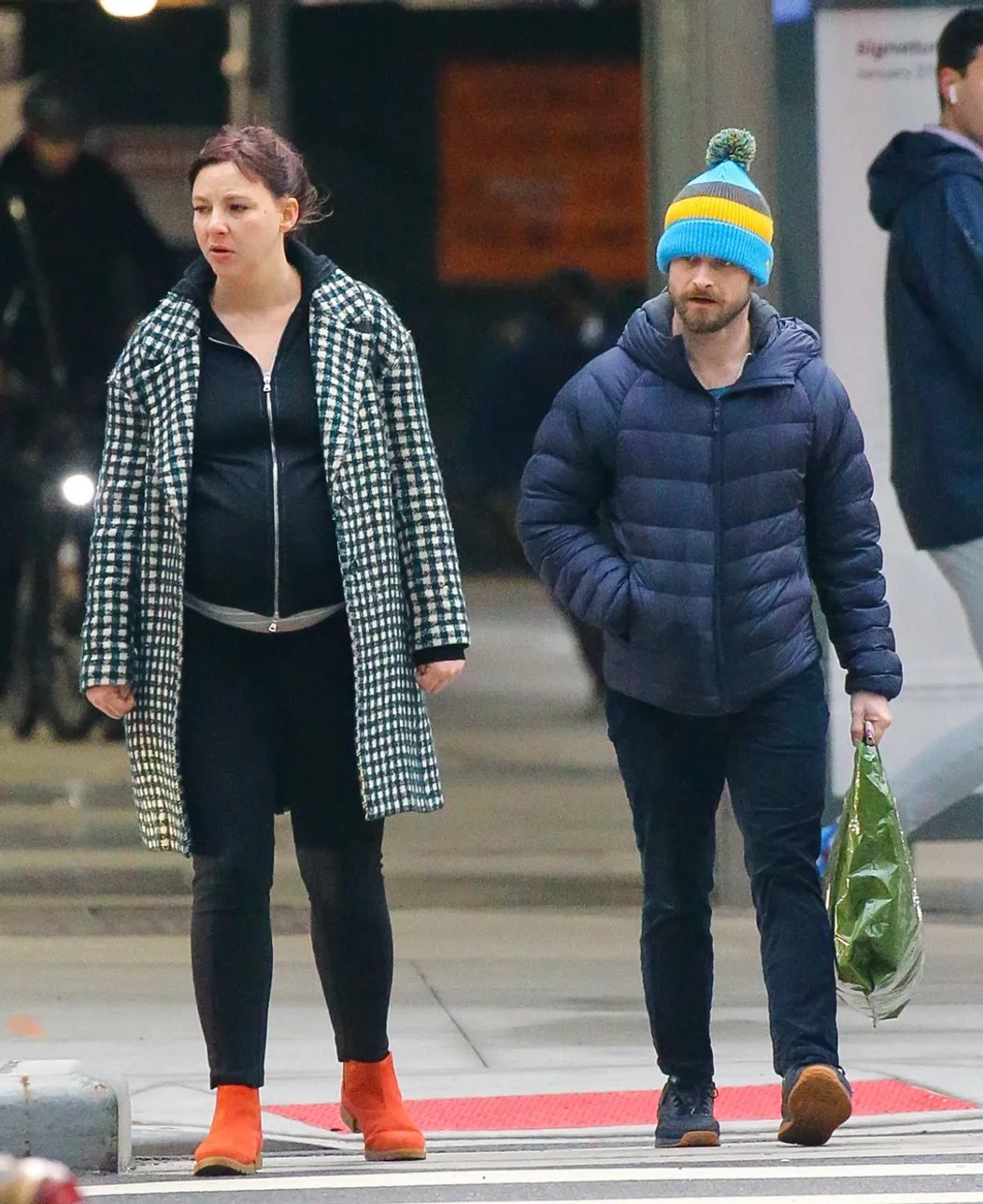Paparazzom neušlo tehotenské bruško priateľky Daniela Radcliffea