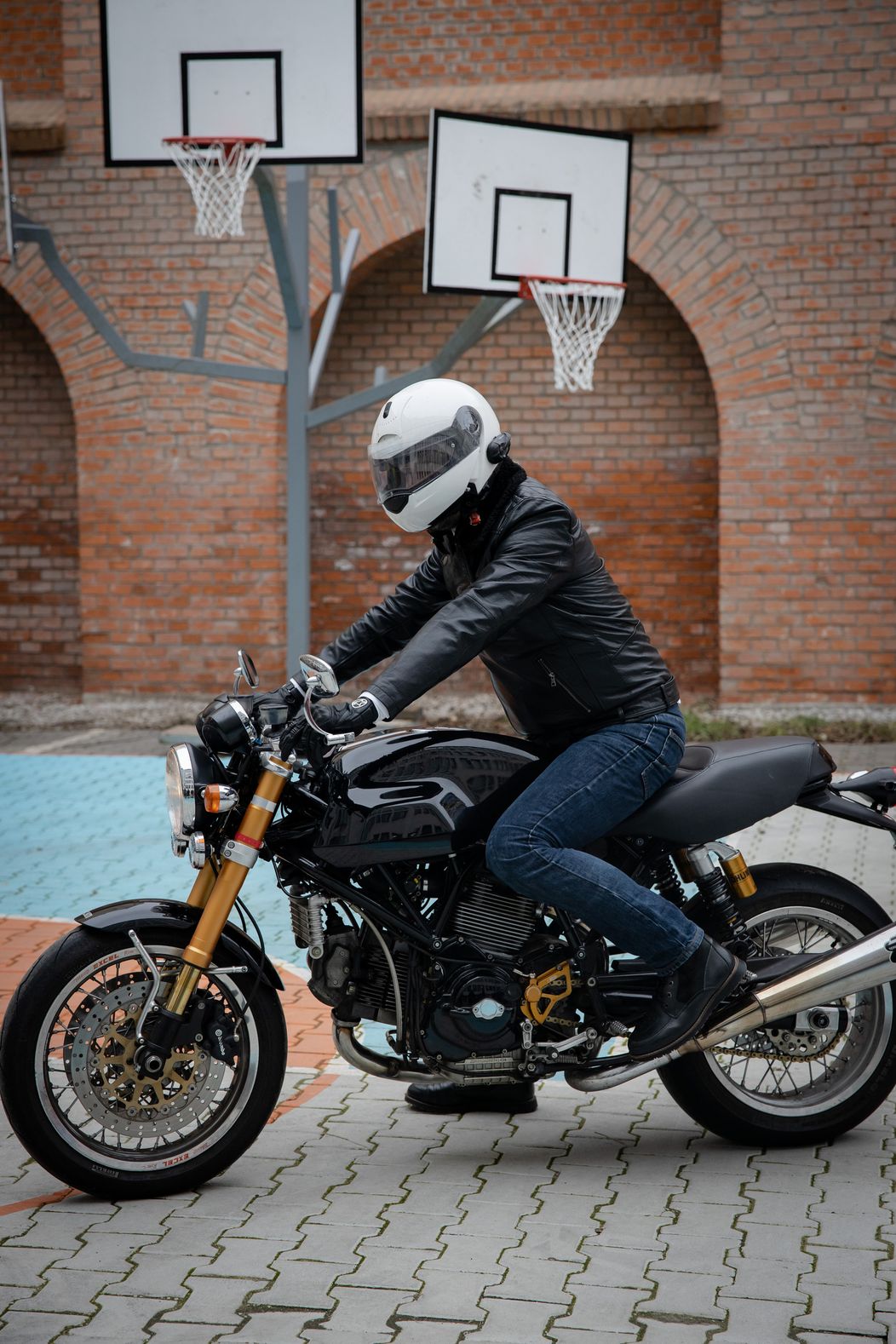 Premiér Peter Pellegrini, vedúca Národného referenčného centra (RFC) Edita Staroňová a hlavný hygienik SR Ján Mikas.