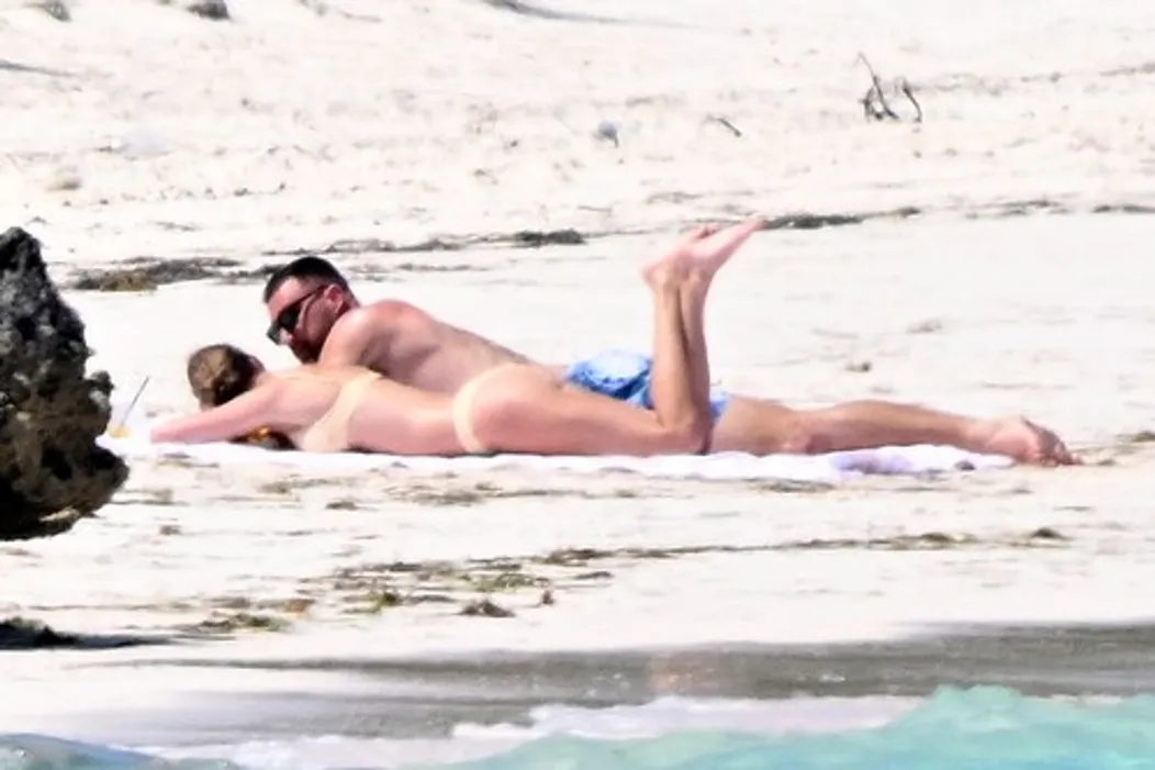 Taylor Swift a Travis Kelce na dovolenke na Bahamách