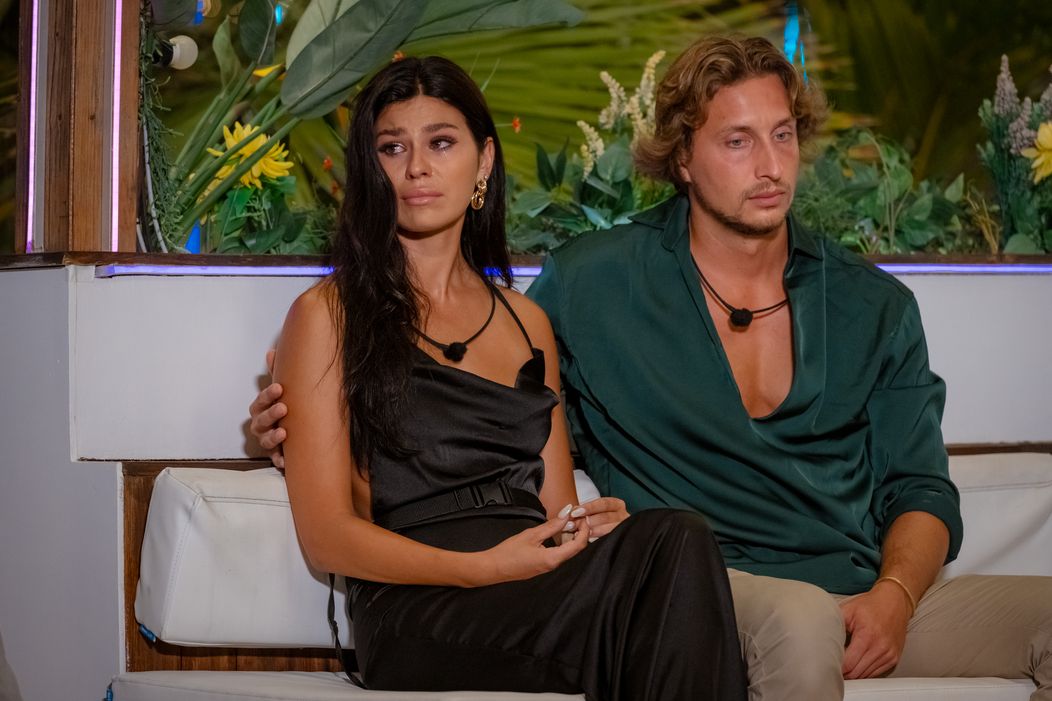Recoupling a odchod Daniela a Laury