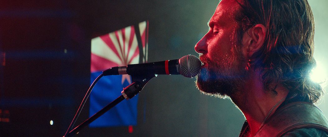 Záber z filmu Zrodila sa hviezda