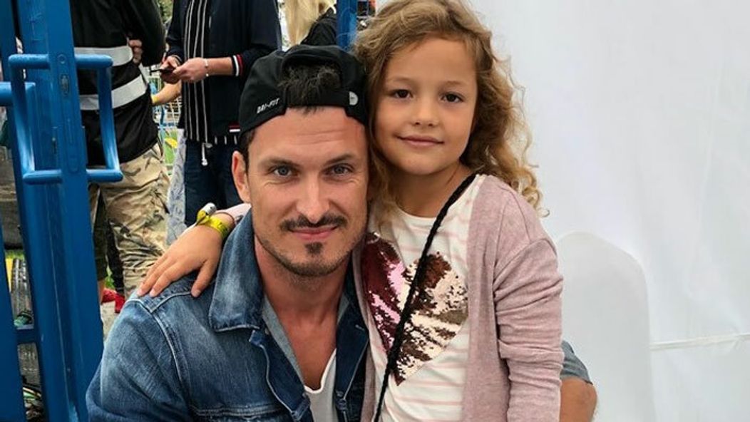 Ján Koleník s ešte malou Izabelou Gavorníkovou.