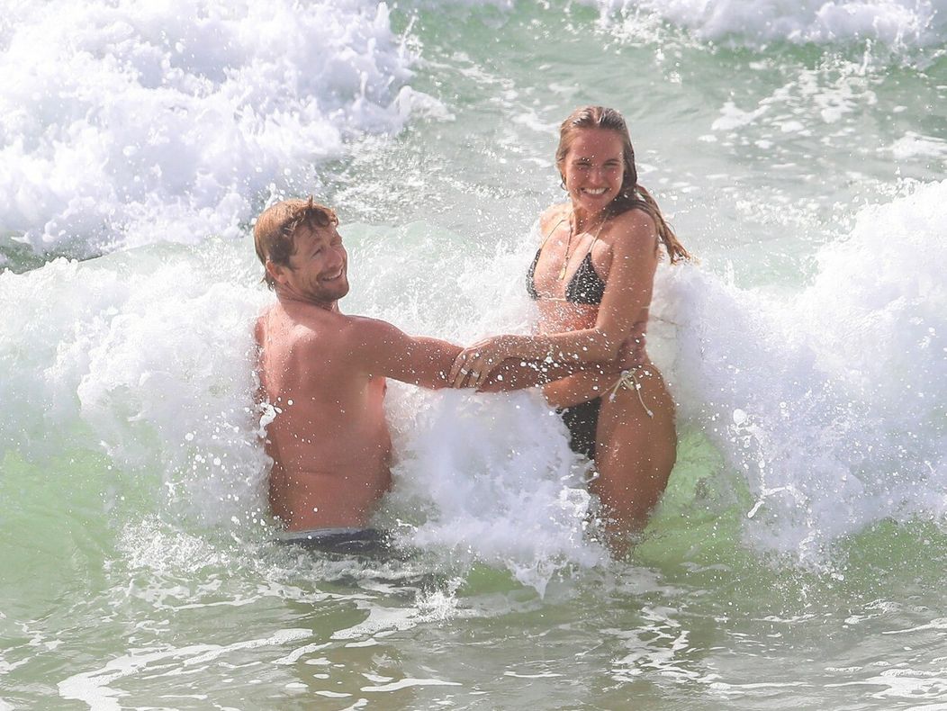 Simon Baker s novou láskou