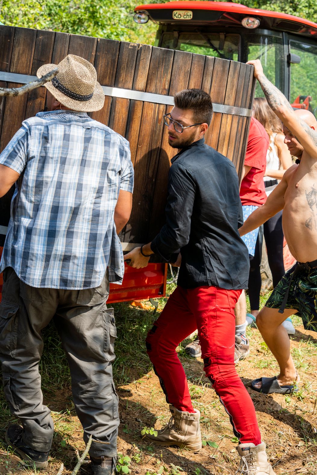 Duel pomocníkov, Farmu neopustil nikto, Matúš novým farmárom týždňa