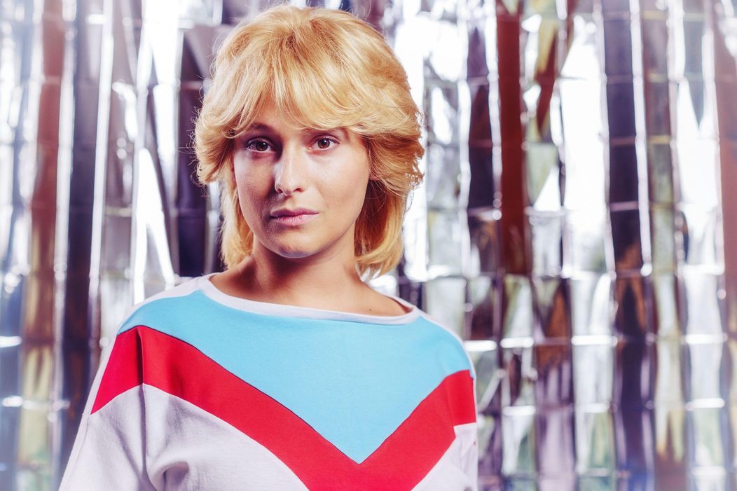 V minisérii s názvom Iveta stvárni Ivetu Bartošovú Anna Fialová