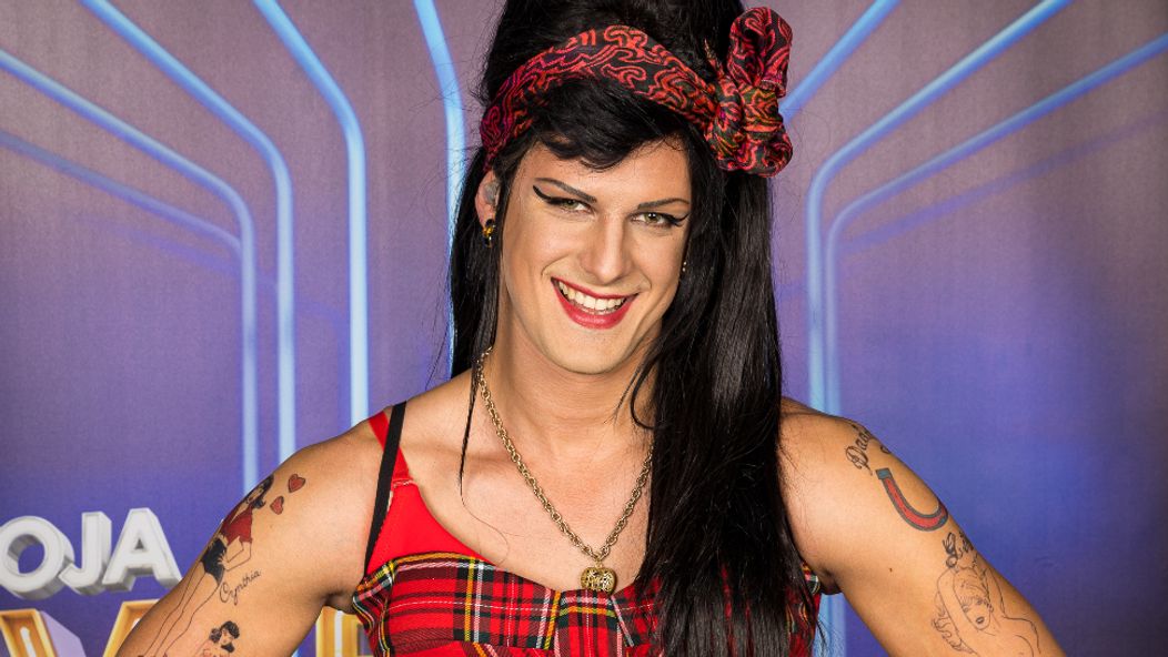 Karol Tóth ako Amy Winehouse