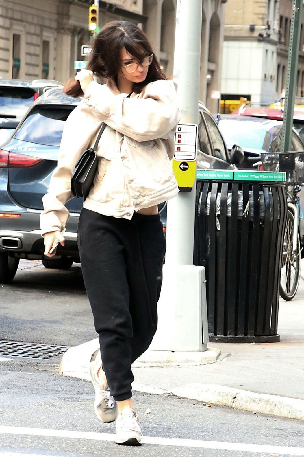 Emily Ratajkowski v New York City