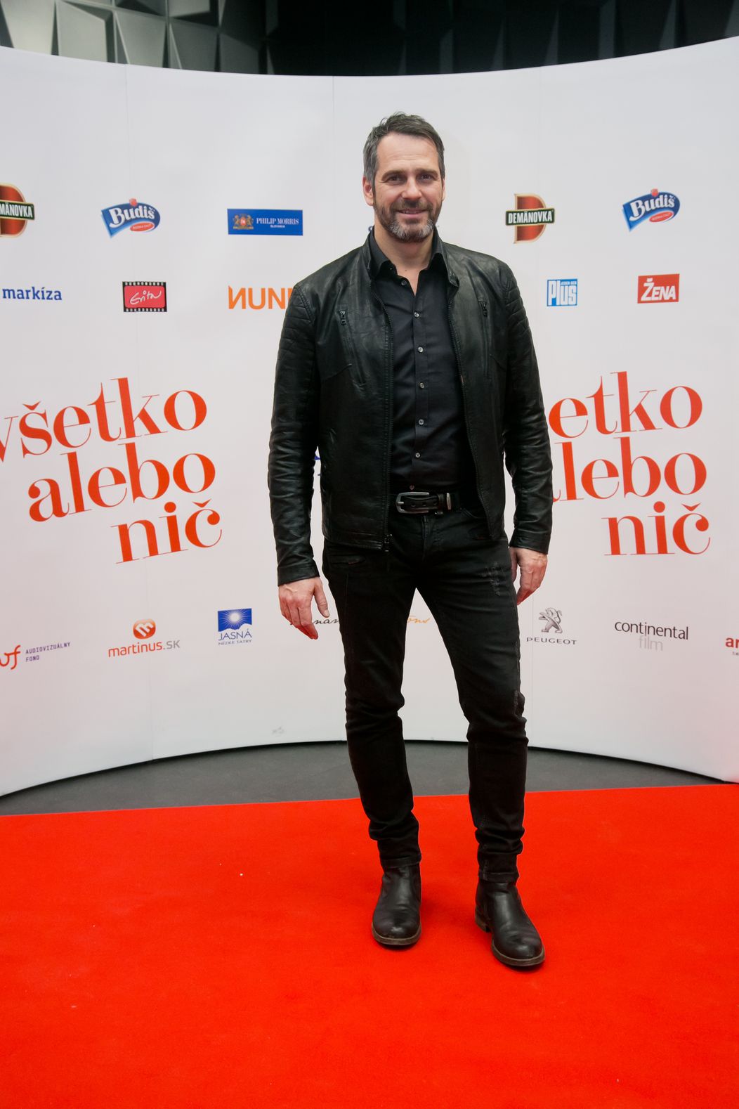 Všetko alebo nič, premiéra, Pawel Delag