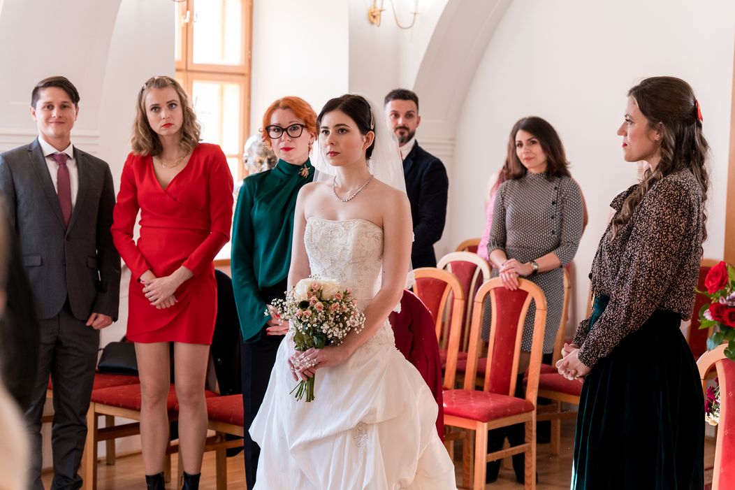 Lenka ušla sperd oltára