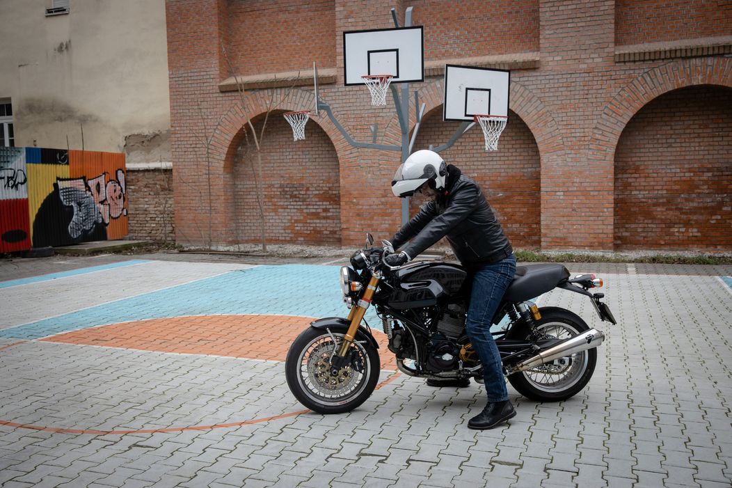 Na snímke vľavo český daviscupový reprezentant Lukáš Rosol a vpravo porazený Slovák Andrej Martin.ň