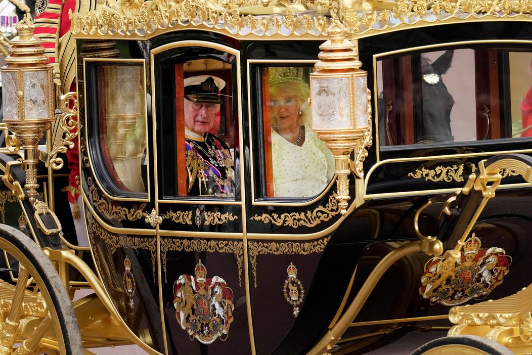 Kráľ Karol III. prejavom prvýkrát otvoril zasadnutie parlamentu