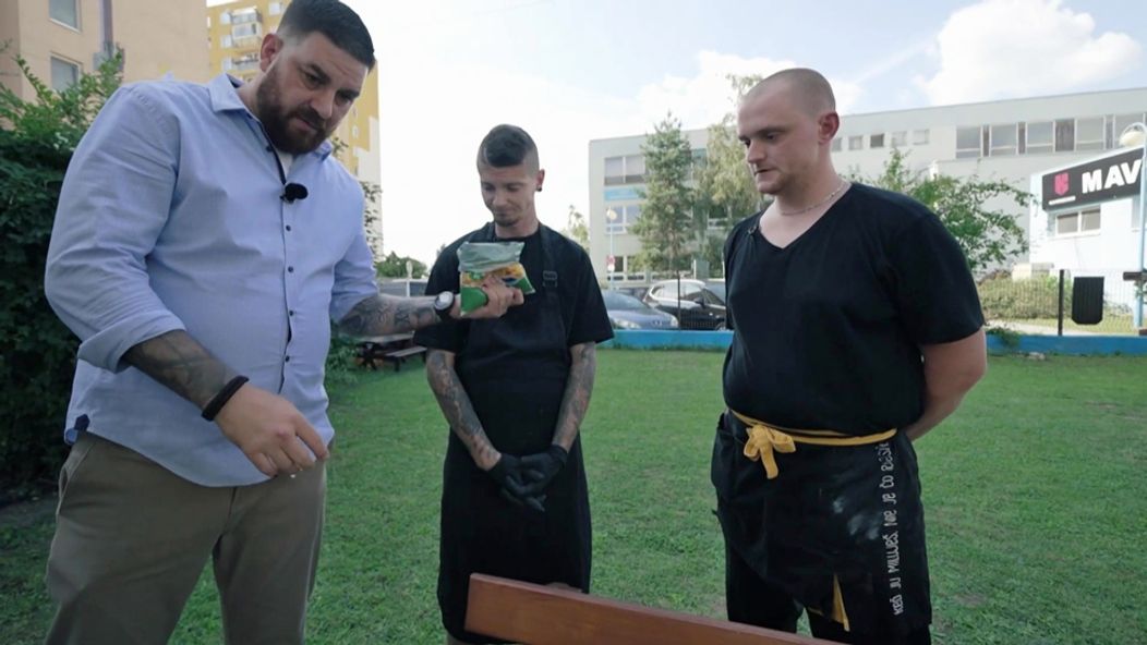 Na nože - Martin objavil niečo zelené v syre