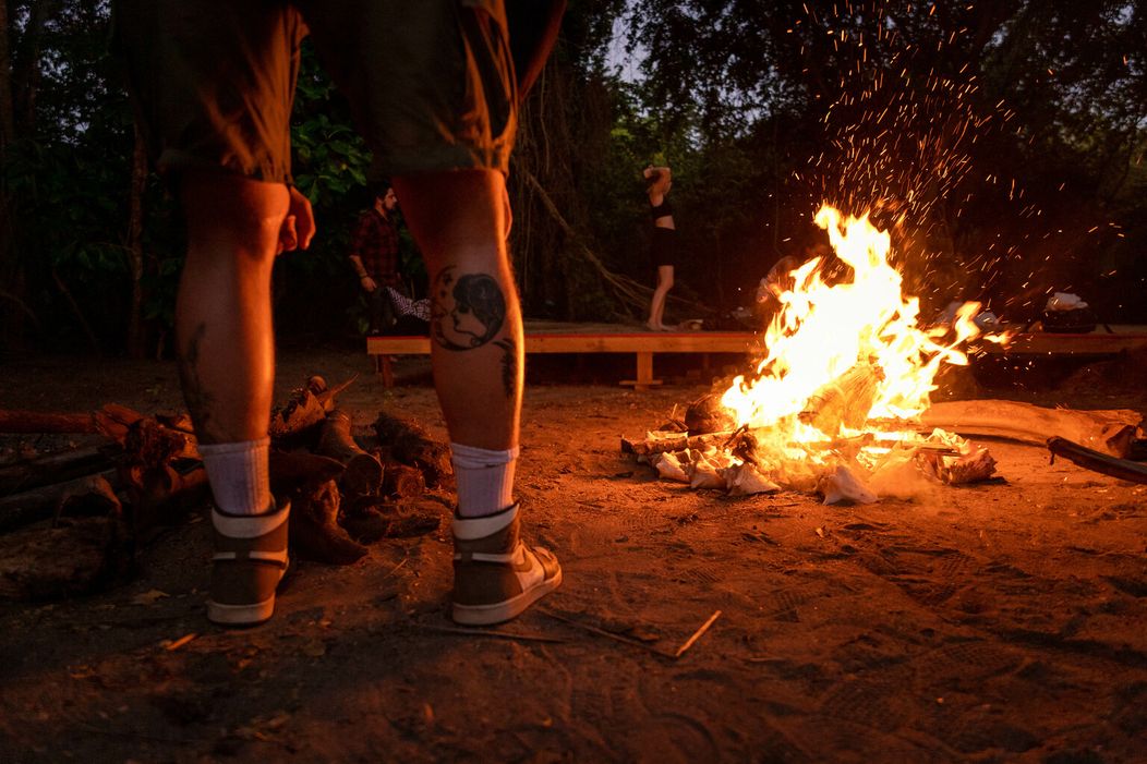 Drsná noc v džungli