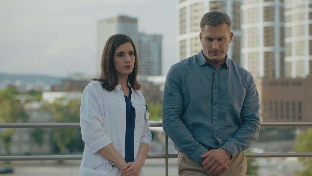 Andrej (Ján Koleník) po nádhernom vyznaní pobozkal Júliu (Sarah Arató).