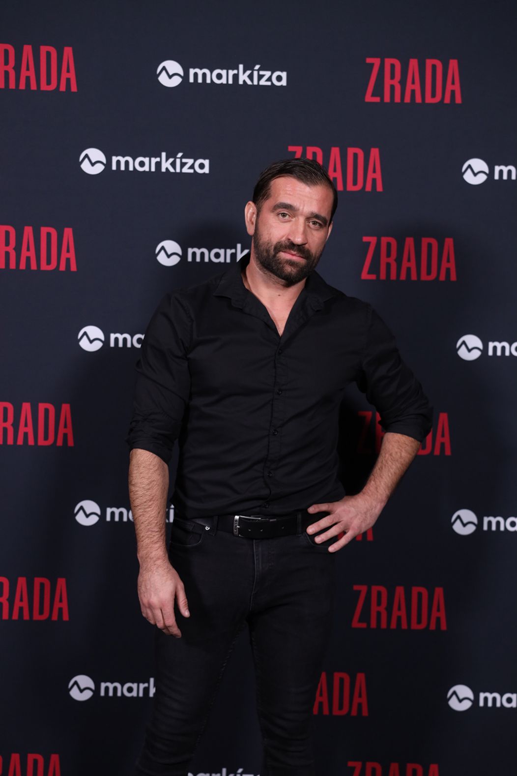 Premiéra seriálu Zrada