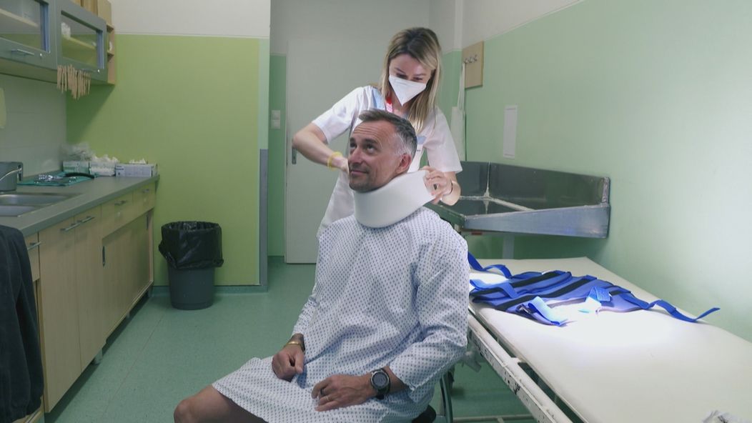 Sestrička pomáha Marošovi s premenou