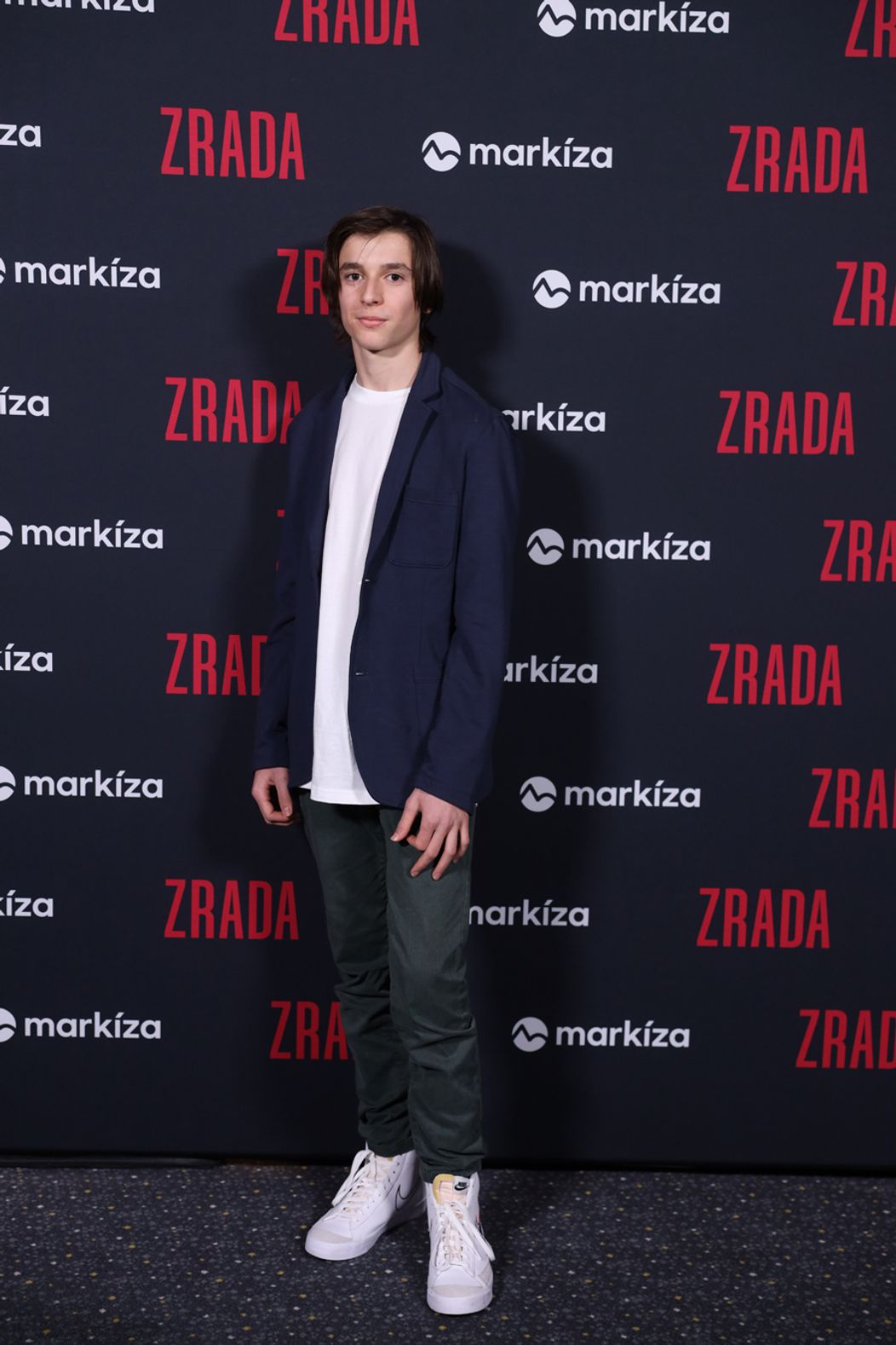 Premiéra seriálu Zrada