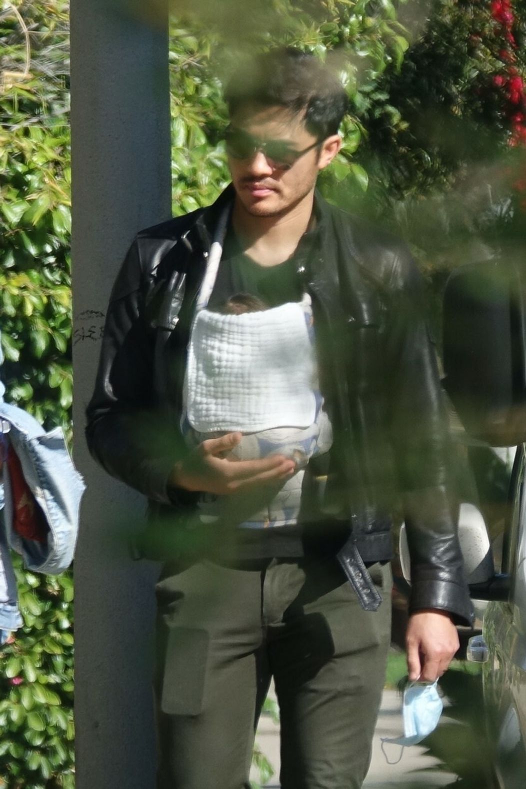 Henry Golding je otec