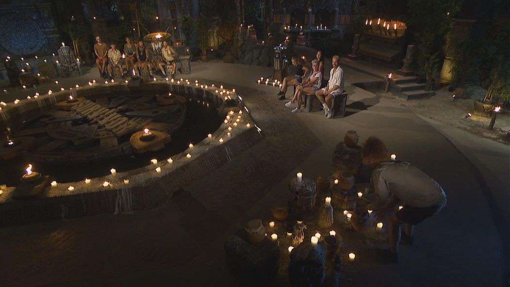 Pirát s Tomášom sa na kmeňovej rade navzájom ochránili individuálnymi imunitami. Oheň tak nakoniec zhasol Radkovi.