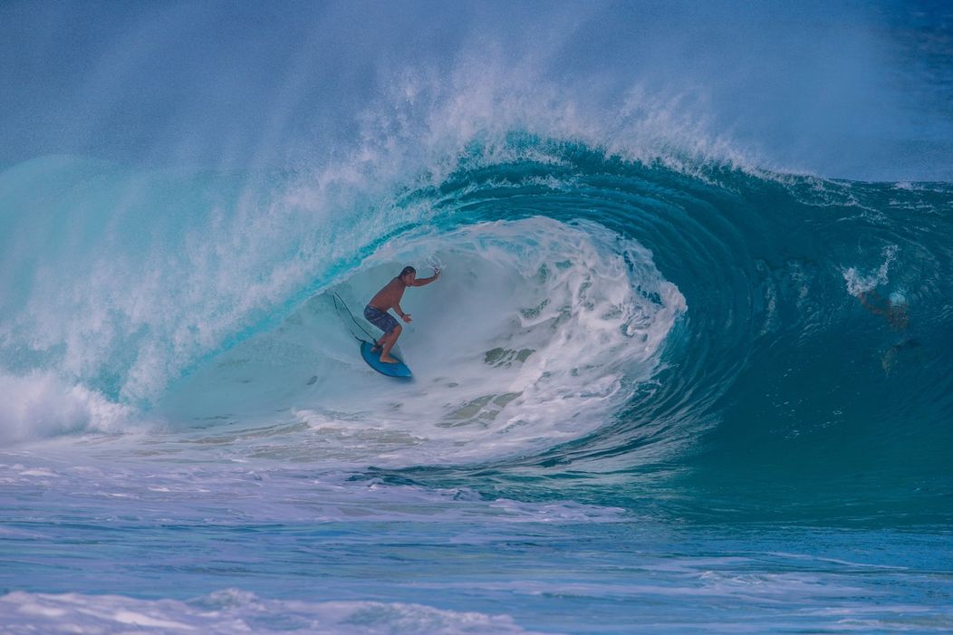 Po útoku žraloka zomrela surferská legenda Tamayo Perry