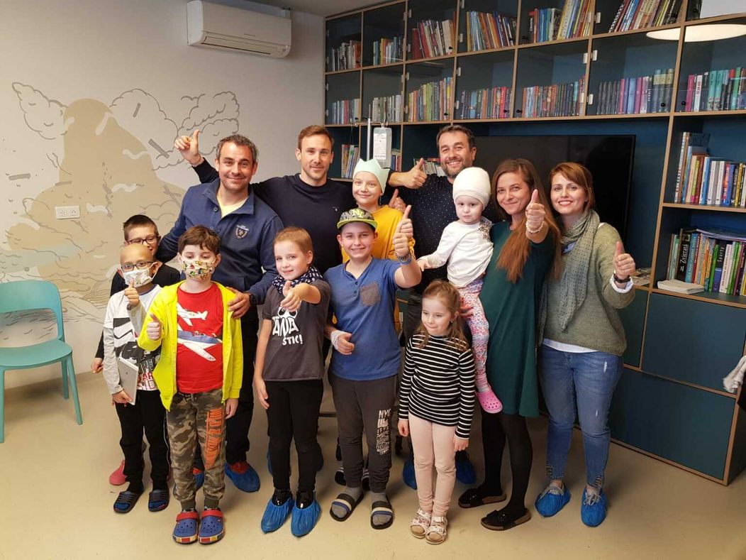 Po besede dostal každý pacient knihu Oteckovia s venovaním.