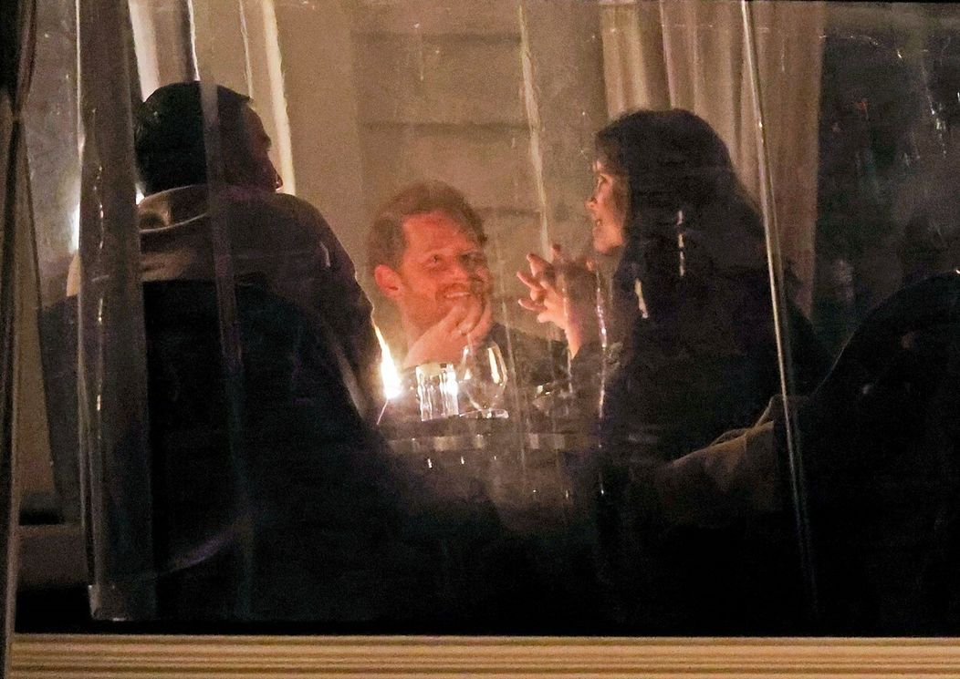 Princezná Eugenie a Jack Brooksbank na večeri s princom Harrym a Meghan.