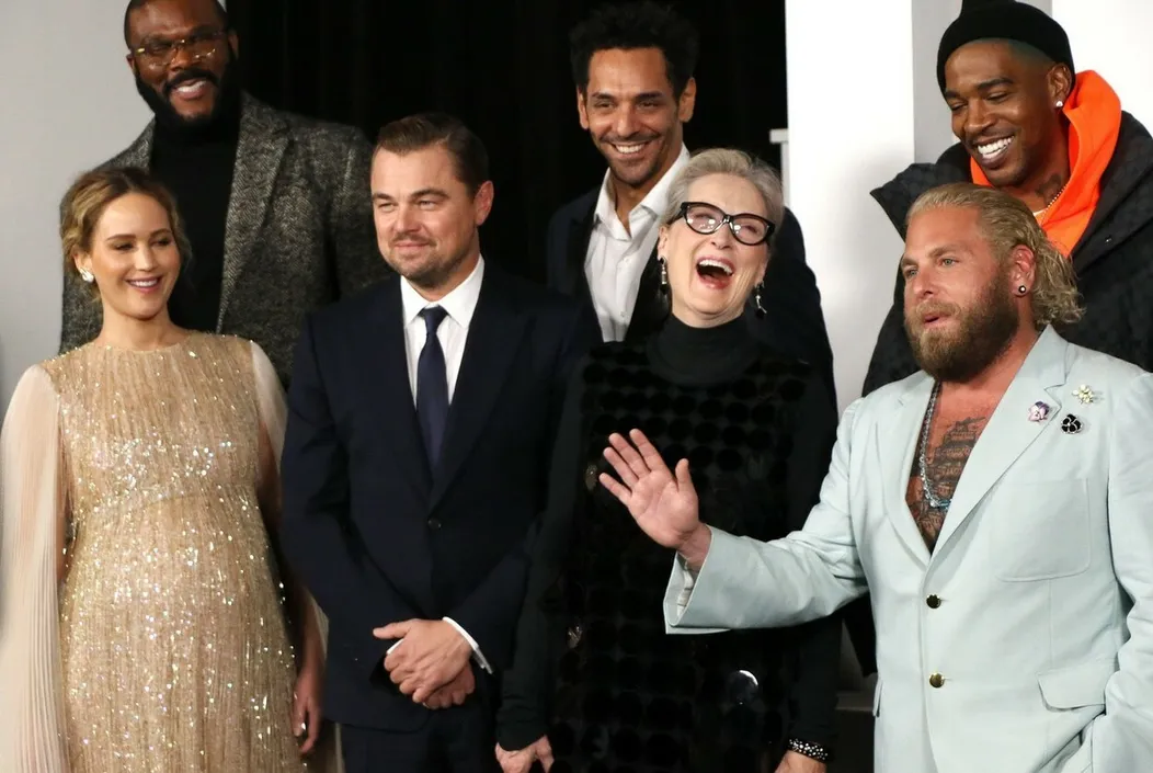 Kid Cudi (v oranžovom) s kolegami.