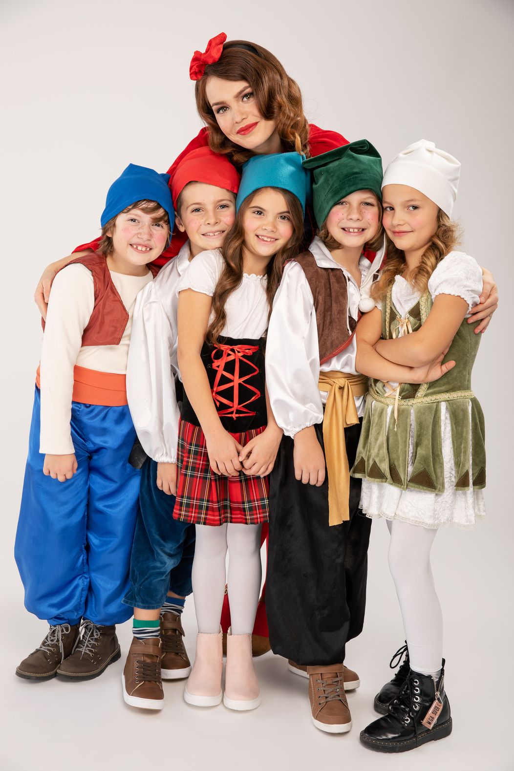 Mária Bartalos ako Snehulienka a deti z Oteckov ako rozkošní trpaslíci