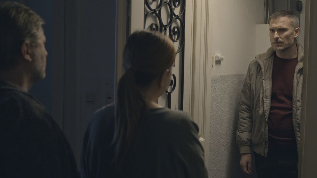 Andrej navštívi rodičov pacienta, ktorý zomrel.