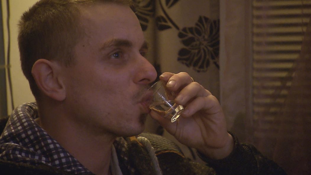 Lukáš si rád vypije.