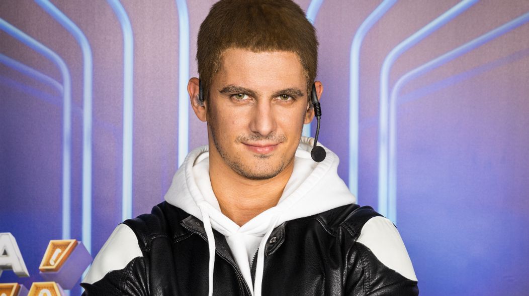 Karol Tóth ako Justin Bieber