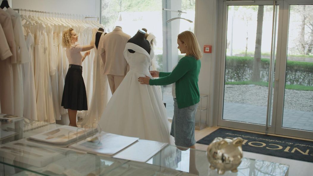 Beáta s Naďou a Kvetkou vyberá svadobné šaty