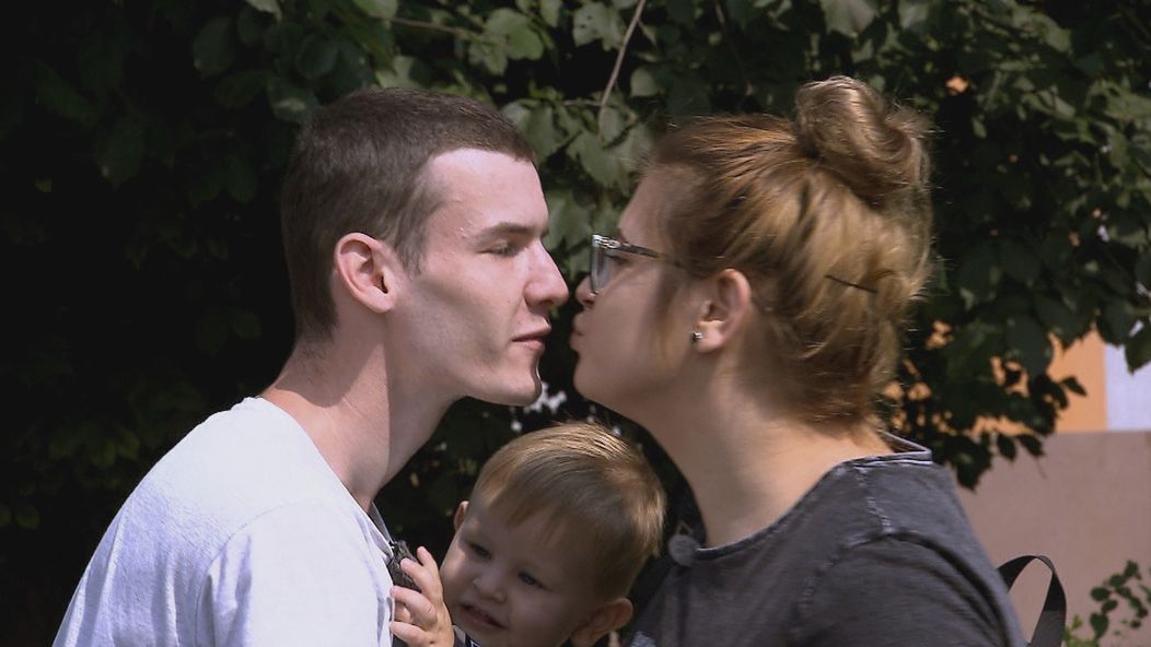 Monika (21) a Dominik (26) majú takmer dvojročného synčeka Deana.