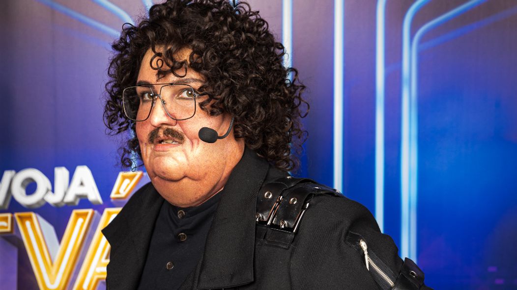 Simona Salátová ako Weird Al Jankovic.