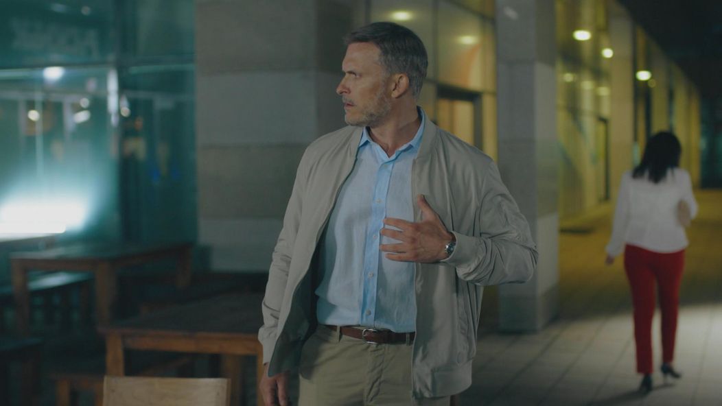 Andrej stretne ženu, ktorú vidí vo svojich spomienkach, no nevie, akú úlohu v jeho živote hrala.