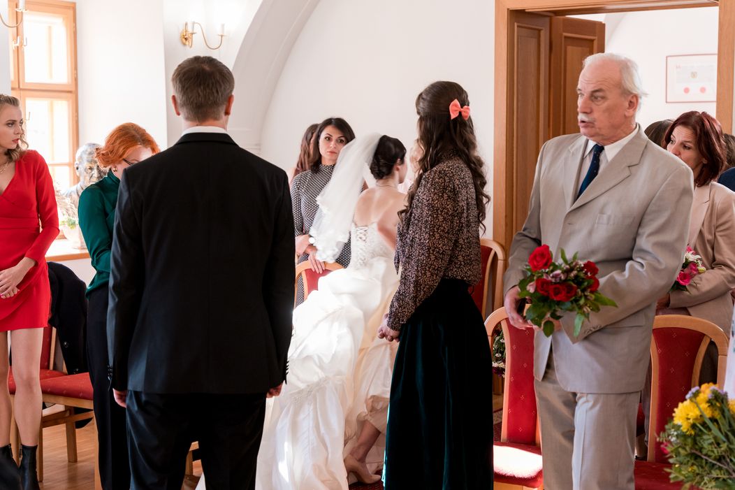 Lenka ušla sperd oltára