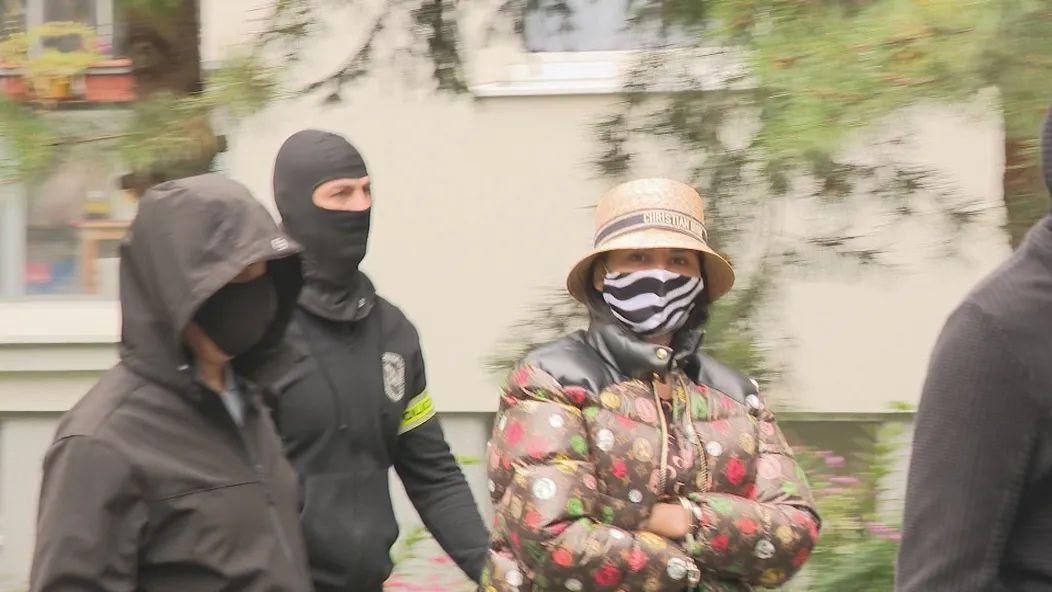 Zuzana S. Plačková v putách 