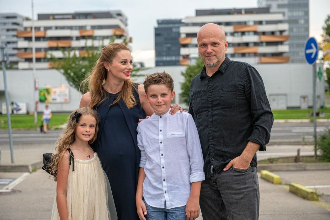 Mária Čírová s rodinou pár týždňov pred pôrodom