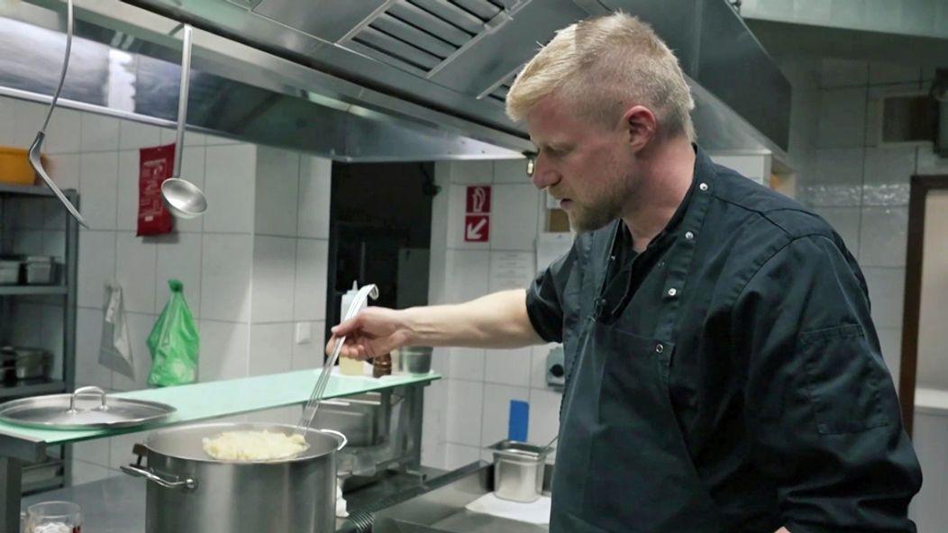 Na nože - Tomáš sa o reštaurácii radil s vešticou