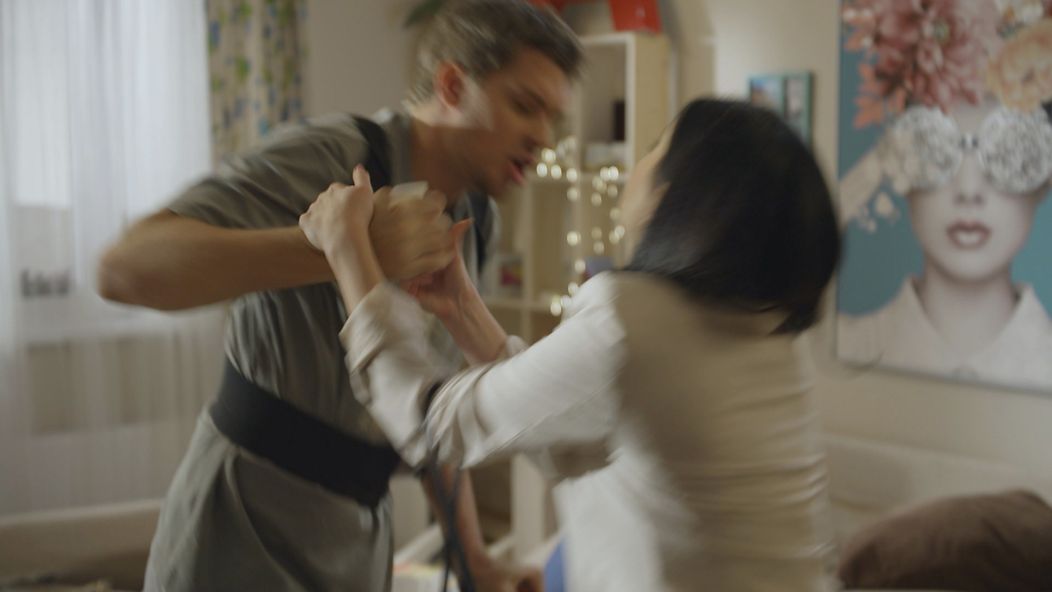 Boris je závislý na liekoch a napadol Lenku