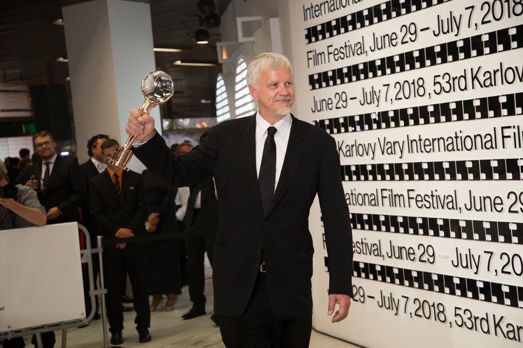 Herec Tim Robbins po slávnostnom otváracom ceremoniáli 53. ročníka MFF KV