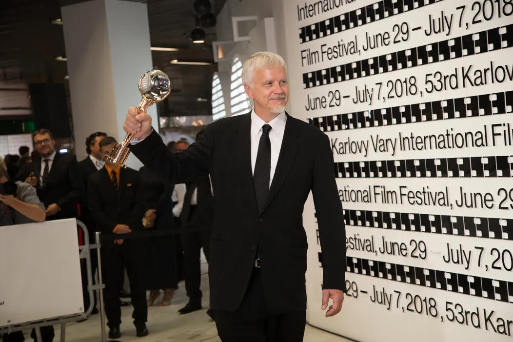Herec Tim Robbins po slávnostnom otváracom ceremoniáli 53. ročníka MFF KV
